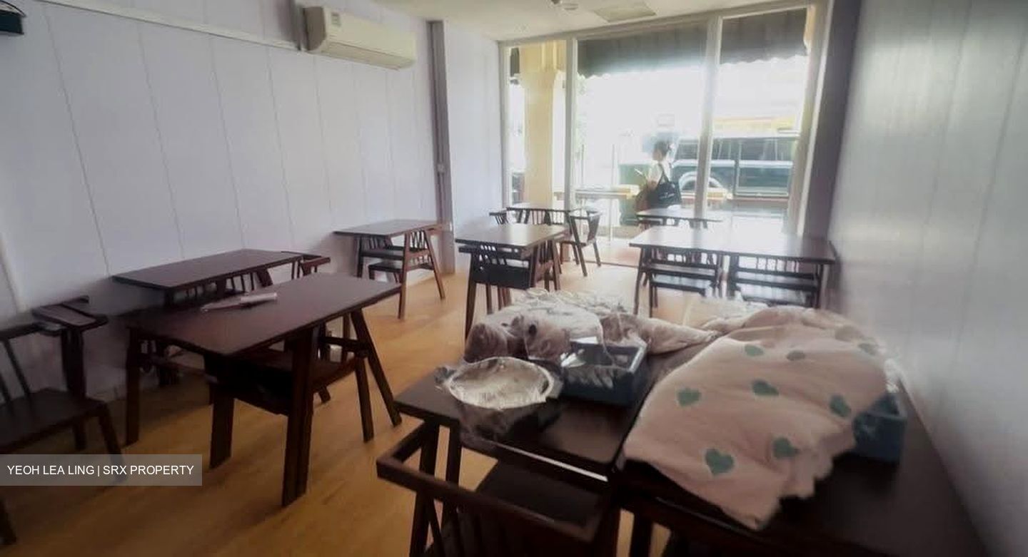 Four Chain Hotel (D14), Retail #627351921
